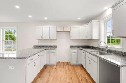 Kitchen - Unit 7 Violette Drive, Epping, NH 03042 photo 1 of 3