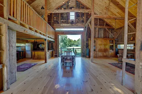 Dining - 5 Grove Rd, Rye, NH 03870 photo 4 of 6
