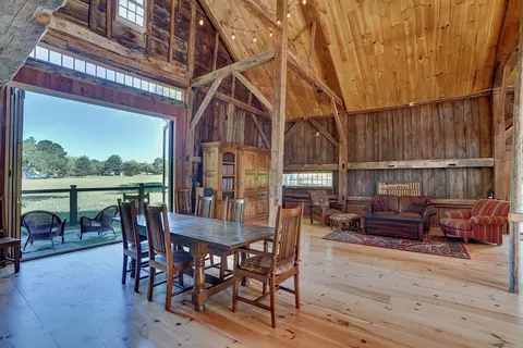 Dining - 5 Grove Rd, Rye, NH 03870 photo 5 of 6