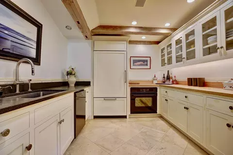 Kitchen - 5 Grove Rd, Rye, NH 03870 photo 5 of 9