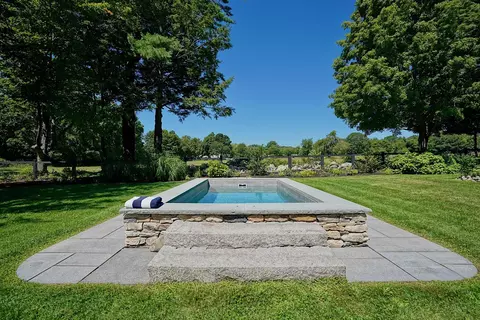 Exterior - 5 Grove Rd, Rye, NH 03870 photo 3 of 11
