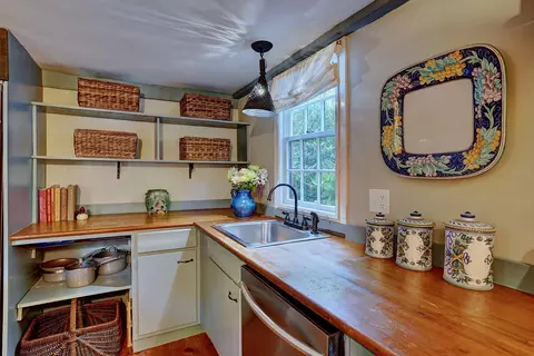 Kitchen - 5 Grove Rd, Rye, NH 03870 photo 8 of 9