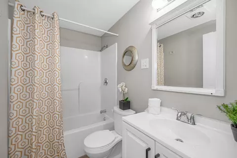 Bath - 6 Brookside Dr #4, Exeter, NH 03833 photo 1 of 1
