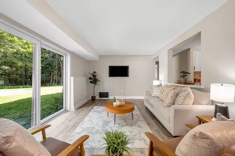 Living - 6 Brookside Dr #4, Exeter, NH 03833 photo 2 of 3