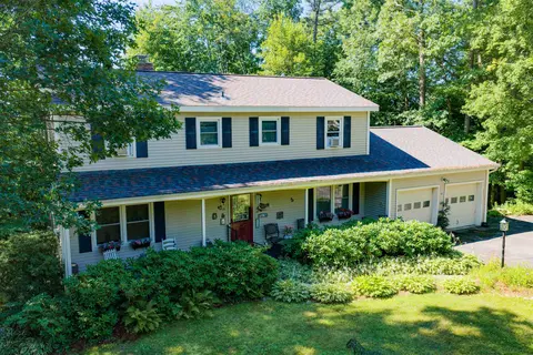 15 Skyline Dr, Essex Junction, VT 05452