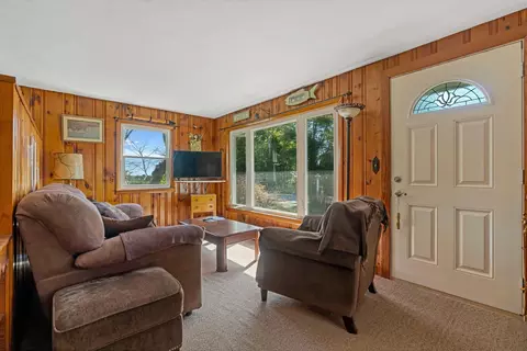 Living - 11 Parsons Rd, Rye, NH 03870 photo 1 of 3