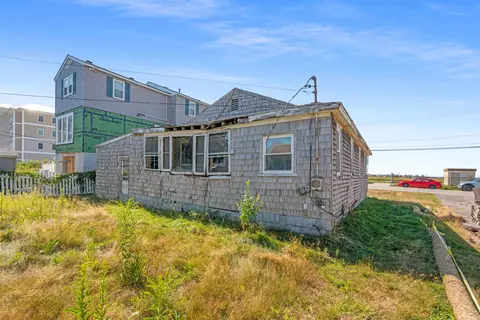 Exterior - 562 Winnacunnet Rd, Hampton, NH 03842 photo 2 of 2