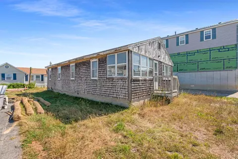 Exterior - 562 Winnacunnet Rd, Hampton, NH 03842 photo 1 of 2