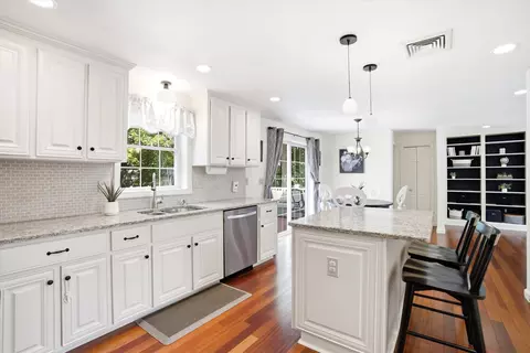 Kitchen - 22 Virginia Ct, Hooksett, NH 03106 photo 3 of 4