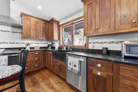 Kitchen - 11 Round Tree Rd, Winhall, VT 05340 photo 2 of 5