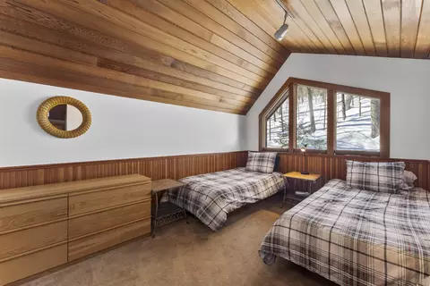 Bedroom - 11 Round Tree Rd, Winhall, VT 05340 photo 5 of 9