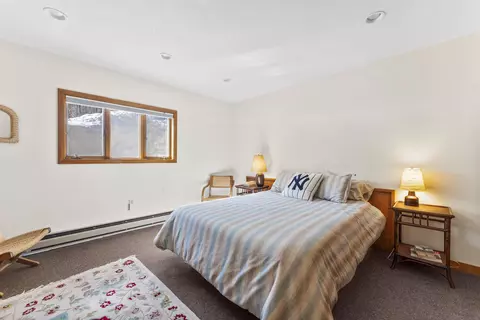 Bedroom - 11 Round Tree Rd, Winhall, VT 05340 photo 6 of 9