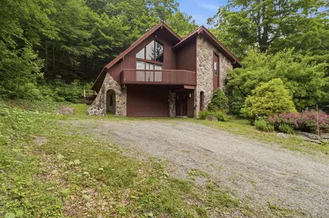 11 Round Tree Rd, Winhall, VT 05340