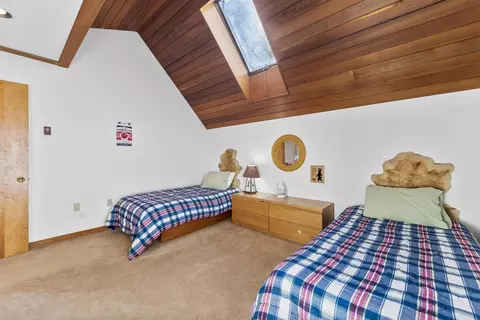Bedroom - 11 Round Tree Rd, Winhall, VT 05340 photo 4 of 9