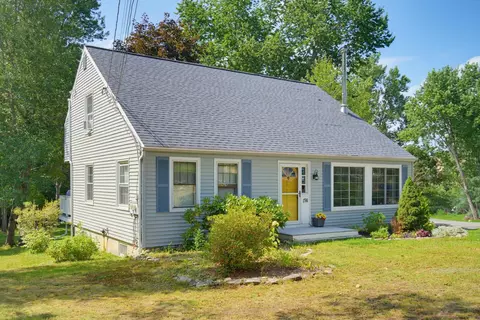 176 Exeter Rd, Newmarket, NH 03857