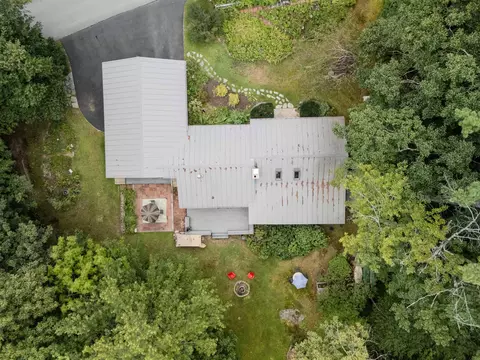 Exterior - 18 Holiday Shore Dr, Dunbarton, NH 03046 photo 3 of 12