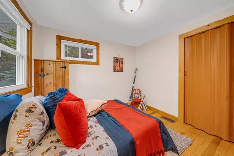 Bedroom - 18 Holiday Shore Dr, Dunbarton, NH 03046 photo 5 of 6
