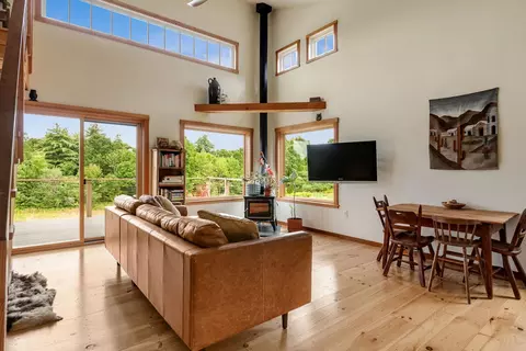 Living - 2944 Shellhouse Mountain Rd, Ferrisburgh, VT 05456 photo 1 of 6