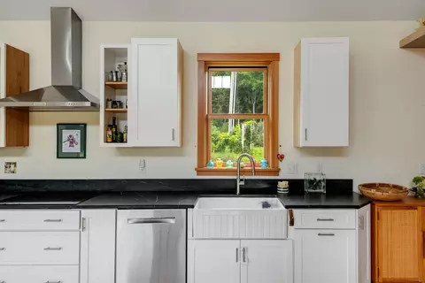 Kitchen - 2944 Shellhouse Mountain Rd, Ferrisburgh, VT 05456 photo 3 of 4