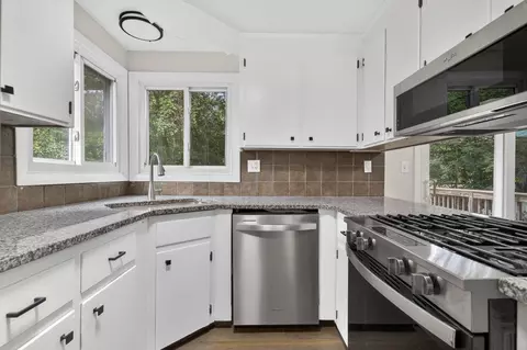 30 Paxton Ter, Nashua, NH 03064