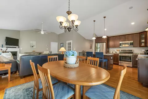 Dining - 60 Gordon Mountain Rd, Windham, NH 03087 photo 2 of 4