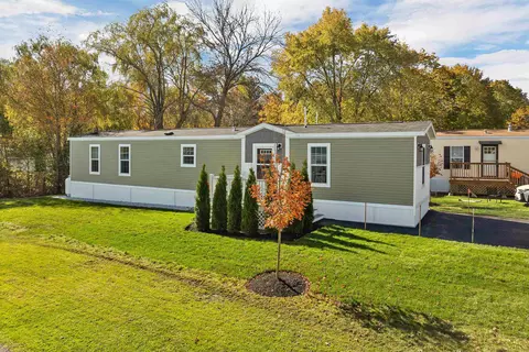 25 Seabreeze Dr, North Hampton, NH 03862