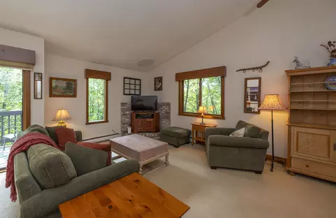 253 Old Quechee Rd #4A, Hartford, VT 05059