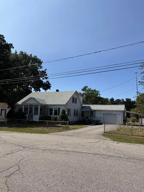 44 Dewey St, Rochester, NH 03867