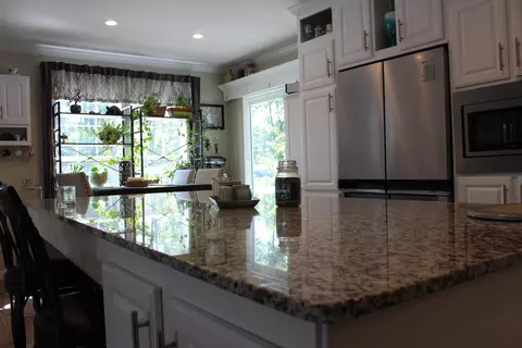 514 Canterbury Dr, Exeter, NH 03833 photo 3