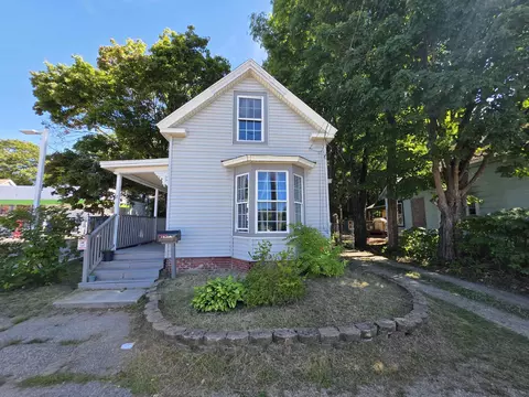 8 Highland St, Rochester, NH 03868