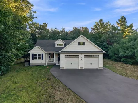 4 Sunningdale Dr, Somersworth, NH 03878