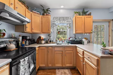 Kitchen - 1657 E Main St, Conway, NH 03813 photo 7 of 9