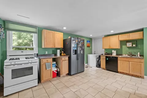 Kitchen - 1657 E Main St, Conway, NH 03813 photo 8 of 9