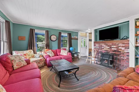 Living - 1657 E Main St, Conway, NH 03813 photo 1 of 4