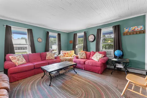 Living - 1657 E Main St, Conway, NH 03813 photo 2 of 4