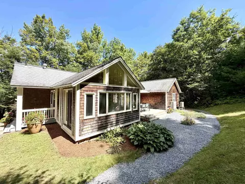 245 S Wardsboro Rd, Newfane, VT 05345