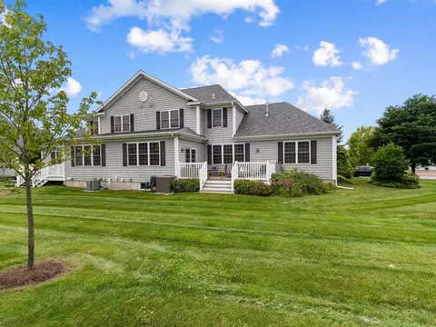 54 Old Schoolhouse Rd, South Burlington, VT 05403