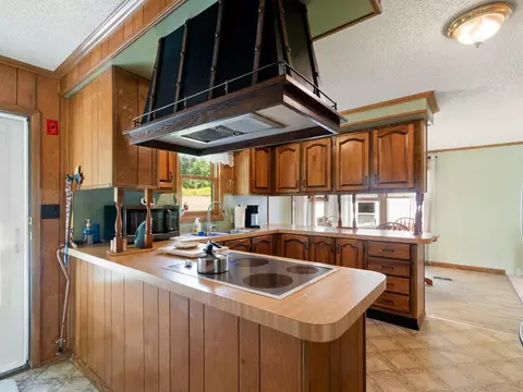 Kitchen - 157 Williston Woods Rd, Williston, VT 05495 photo 4 of 4
