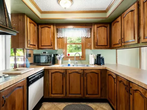 Kitchen - 157 Williston Woods Rd, Williston, VT 05495 photo 2 of 4