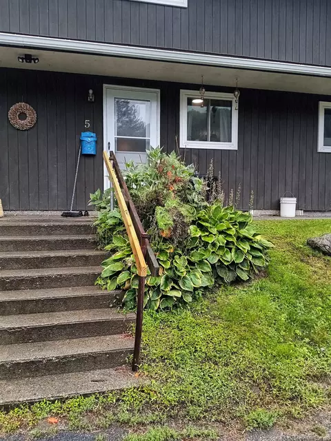 39 Brookside Dr #5, Brattleboro, VT 05301