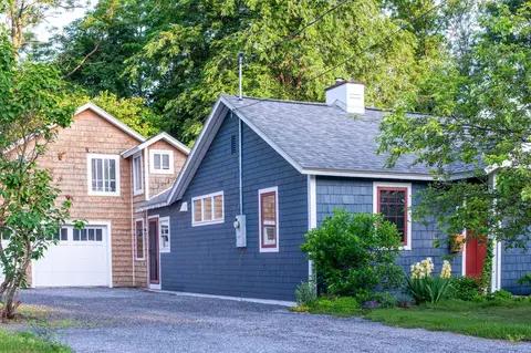 49 Hayden Pkwy, South Burlington, VT 05403