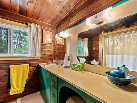 Bath - 360 Bunker Hill Cir, Marshfield, VT 05658 photo 5 of 5