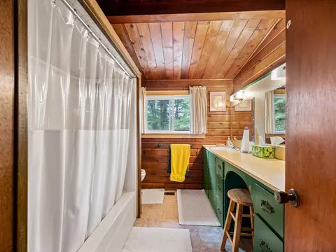 Bath - 360 Bunker Hill Cir, Marshfield, VT 05658 photo 4 of 5