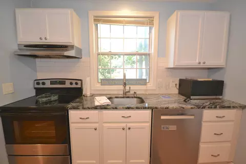 Kitchen - 1465 Hooksett Rd #178, Hooksett, NH 03106 photo 3 of 4