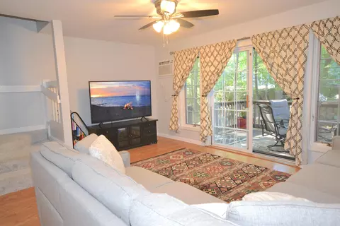 Living - 1465 Hooksett Rd #178, Hooksett, NH 03106 photo 1 of 3