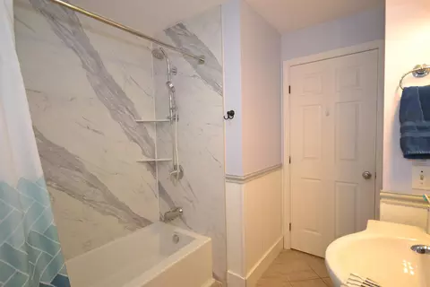 Bath - 1465 Hooksett Rd #178, Hooksett, NH 03106 photo 3 of 4