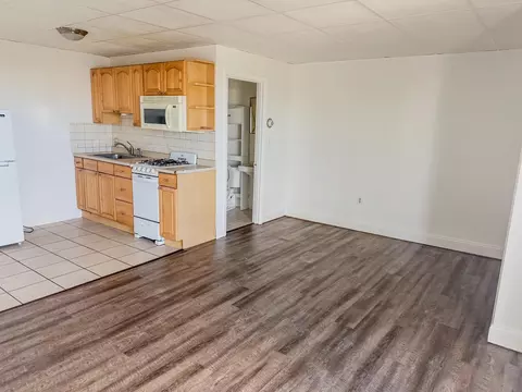 Living - 933 Ocean Blvd #7, Hampton, NH 03842 photo 1 of 2