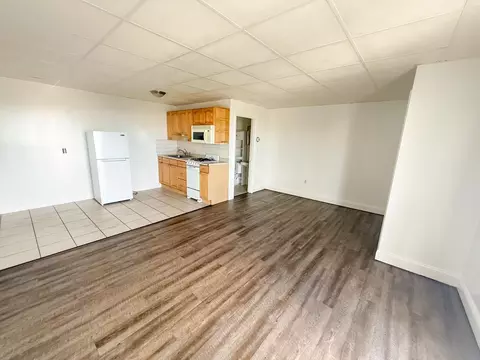 Living - 933 Ocean Blvd #7, Hampton, NH 03842 photo 2 of 2