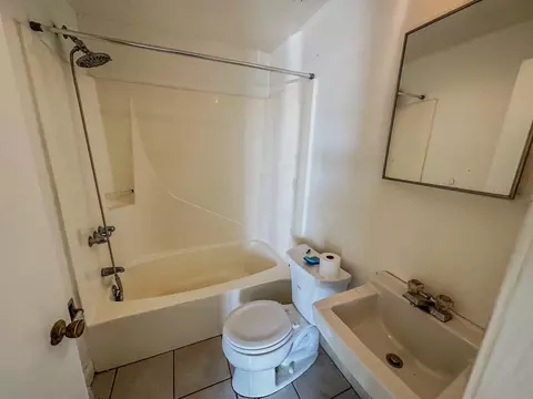 Bath - 933 Ocean Blvd #7, Hampton, NH 03842 photo 1 of 1