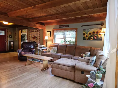 Living - 40 Carousel Ct, White River Junction, VT 05001 photo 1 of 4